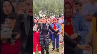 Download lagu artis urang gilo babaju rancak yg lagi viral di pasisir selatan mp3