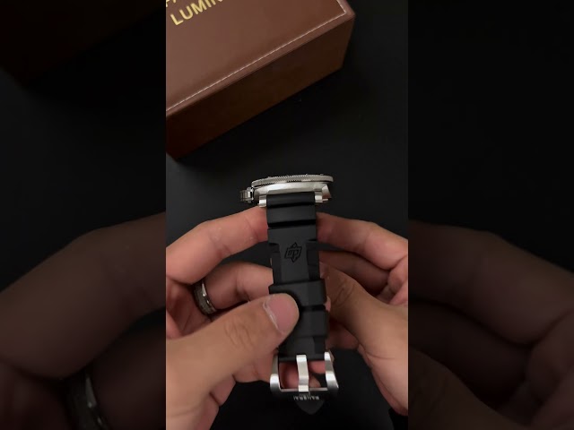 Vídeo relacionado con ROUREOX Hebilla de Reloj Atornillada de Acero - Cierre de Ardillón Cepillado para Correas Anchas - Estilo Pre-V Resistente para Panerai-Plata Pulida 22mm