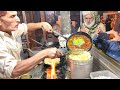 Non Stop Omelette Makers Spicy Bread Omelet Street Food Of Karachi Pakistan Egg Recipe
