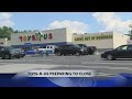 With Less Than A Week To Go Shoppers Look For Last Minute Deals At Local Toys R Us