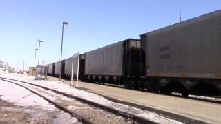 preview picture of video 'Screaming BNSF coal train passes Amtrak depot in Osceola, Iowa!'