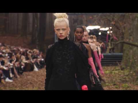 Chanel: Prêt-à-porter, Fall/Winter 2018/19. Video: Courtesy of Chanel.