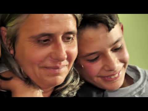 Keni pare te tille mrekulli? Ndiqeni momentin kur gezohet jetimi dhe futet ne banesen e re