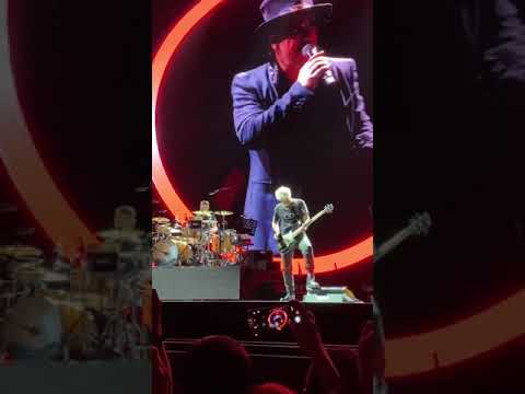 U2 on the bass -Adam Clayton introduction