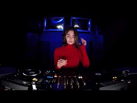 The Blue Oyster: XTDEE / 18.11 / 20 - 21