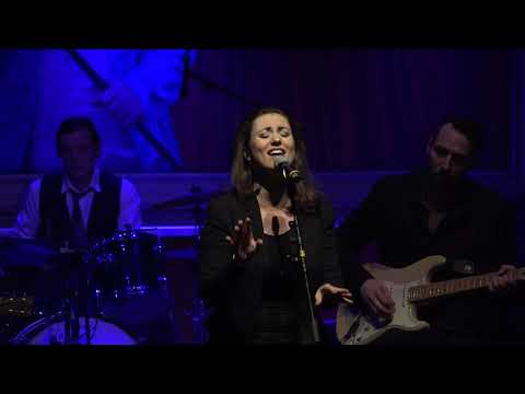 10. Dresdner Neujahrssingen - Tracy Chapman "Talkin' Bout A Revolution" mit Maxi Kerber