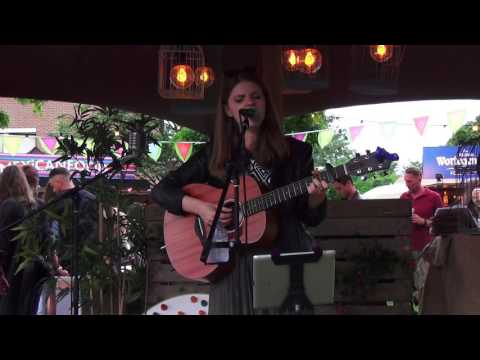 Lisa Castelli - Titanium