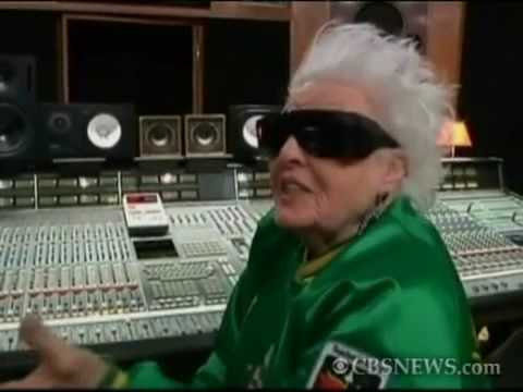 Granny DJ Rocks Paris!