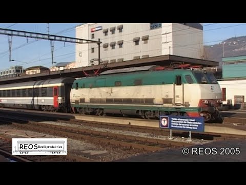 2005 [SDw] Chiasso station p 2 of 4, Swiss - Italian border, on the platform, FS & SBB - UNIQUE