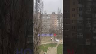 У Миколаєві розпочався снігопад: рух на дорогах утруднений (відео)