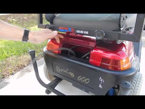 Rascal 600 mit 6-Zoll-Sitzlift-Elektroroller von Marc's Mobility