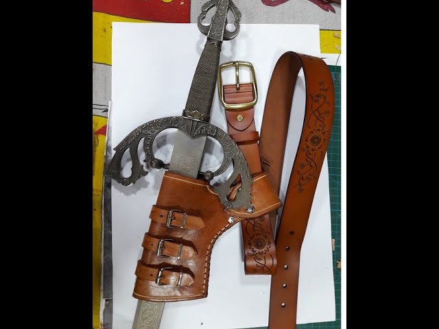 Vídeo relacionado con 2 soportes para cinturón, cinturón de espada ancha, cinturón pirata, soporte para cinturón de espada, vaina de cuero ajustable, soporte para cinturón de espada retro, adecuado para fiestas de