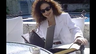 [Rare] Gloria Estefan looks through wedding album 1990