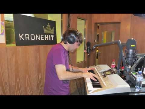 LiveDjFlo @ KRONEHIT - Avicii - You make me - piano keyboard synth LIVE ON AIR