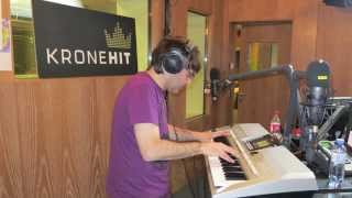 LiveDjFlo @ KRONEHIT - Avicii - You make me - piano keyboard synth LIVE ON AIR