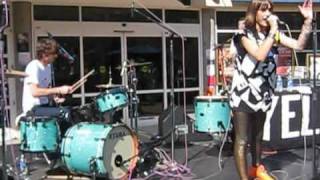 Yelle - &quot;85 A&quot; (UCSD) live in La Jolla, 11/03/08