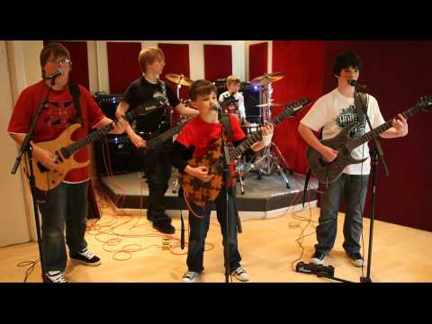 The Jammin' Dodgers aged 10 to 14 playing 'The Middle' by Jimmy Eat World.