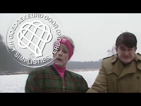 Moeder en zoon gaan zwieren op het ijs - Van Kooten en De Bie