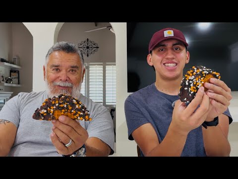 Kevin Eats COLD STONE , NEW BOO BATTER ICE CREAM TACO đ» đ đŠ