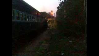 preview picture of video 'WDM 3a Hauling SBC Hindupur Express .'