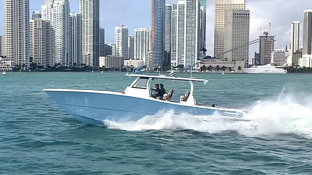 Freeman 43 - Walkthrough and SeaTrial at 2022 Miami Boat Show