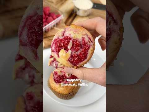 Raspberry Cheesecake Protein Muffins 🤤🙌