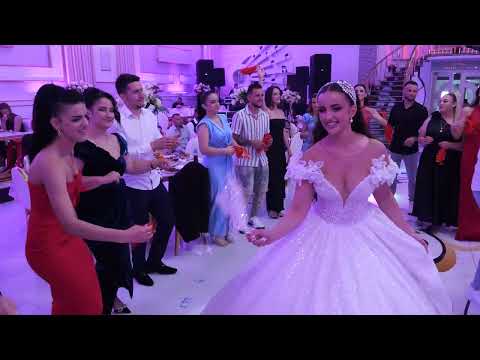 Super Dasem , Super Atmosfere nga Shoqnia