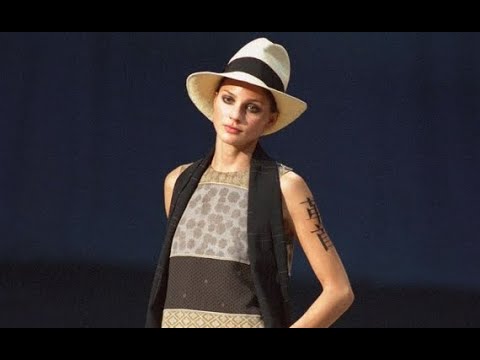 KENZO Spring 2000 Paris - Fashion Channel
