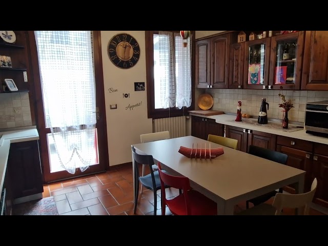 VILLA A SCHIERA ZONA CENTRALE