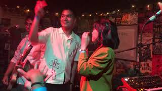 Download lagu Lomba Sihir - Tidak Ada Salju di Sini, Pt. 6 (Selamat Jalan) (Live at Duck Down Bar 29/8/2022) mp3 Download lagu Lomba Sihir - Tidak Ada Salju di Sini, Pt. 6 (Selamat Jalan) (Live at Duck Down Bar 29/8/2022) mp3