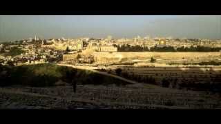 דוד שלוסלברג – שמע קולנו (הקליפ הרשמי) - התמונה מוצגת ישירות מתוך אתר האינטרנט יוטיוב. זכויות היוצרים בתמונה שייכות ליוצרה. קישור קרדיט למקור התוכן נמצא בתוך דף הסרטון