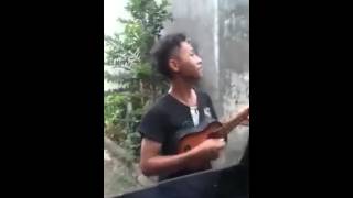 Download lagu Pengamen bernyanyi qomarun (mustofa atif) mp3 Download lagu Pengamen bernyanyi qomarun (mustofa atif) mp3