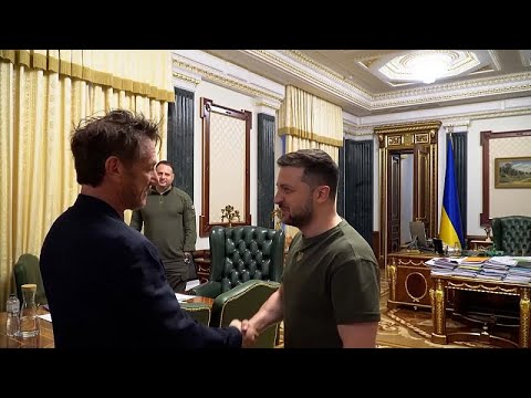 شاهد الممثل الأمريكي شون بن يلتقي زيلينسكي في كييف