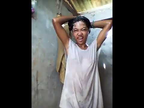 CEWEK MANDI SAMPAI TEMBUS PANDANG (HOT)
