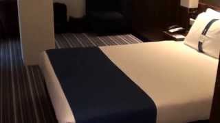 preview picture of video 'Holiday Inn Expess, The Hague, Netherlands - Review of a King Room 01'
