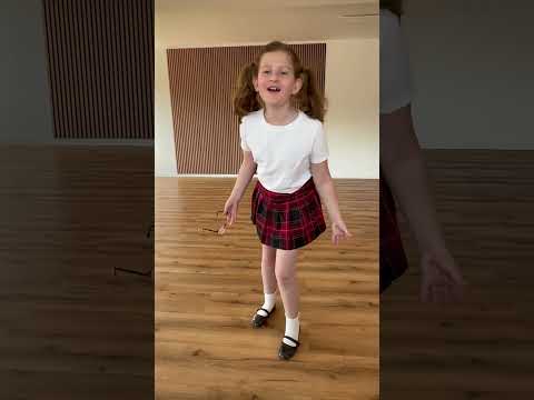 Simona Frish - „Otlichnitsa“ (A. Golovchenko) / Симона Фриш - «Отличница» ( А.Головченко)