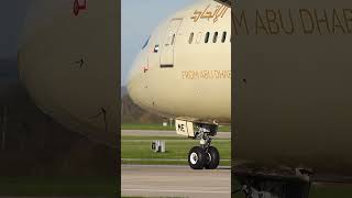 Download lagu STUNNING Etihad 787 Take Off! mp3 Download lagu STUNNING Etihad 787 Take Off! mp3