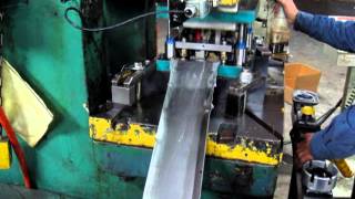 preview picture of video '60 Ton Bliss Press Griffin Industries Metal Stamping'