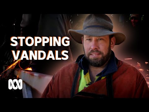 Boom gate builder vs vandals the man on a mission to stop trespassers 🛠️🛑 ABC Australia