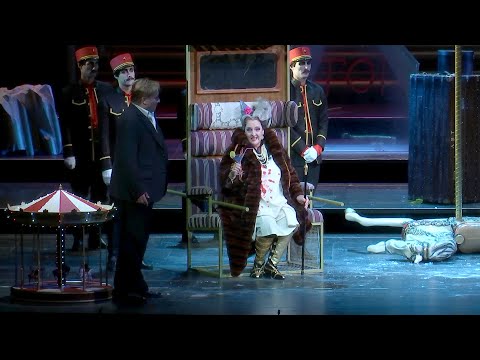 LINDA WATSON als Babulenka in Prokofjews "Der Spieler"