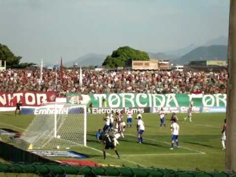 Fluminense 3 x 0 Friburguense (21/01/2012) - 3o gol, Thiago Carleto, de falta.