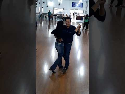 no Valdir Trentin clube do Vovô em Chopinzinho no Paraná.Brasil. #shotrs #baile #dancarinos #dança