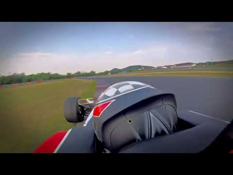 Formula Renault 2.0 Autodrom Most / Hot conditions, destroyed tyres