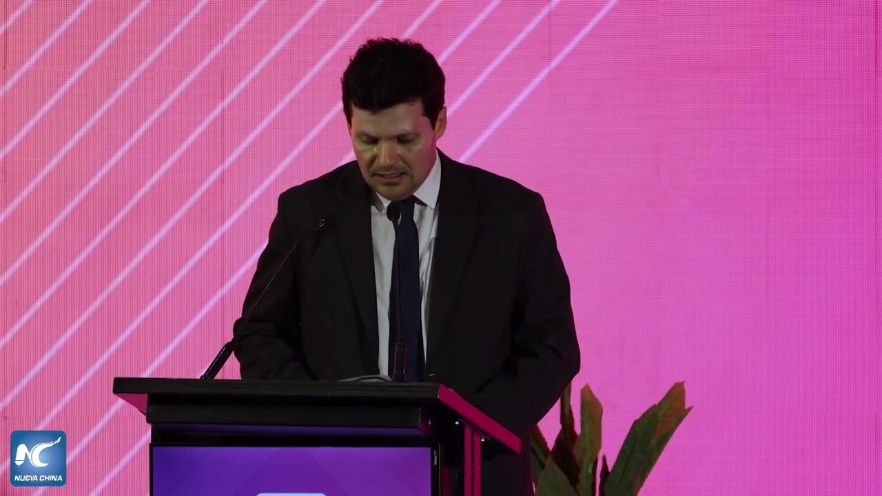 Feria de electromovilidad en Chile celebra éxito del transporte público eléctrico