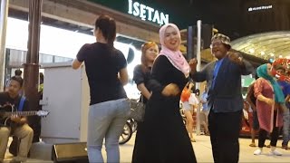 Download lagu semakin rindu semakin asyik-Nurul feat redeem buskers,goyang asyik awek cun mp3