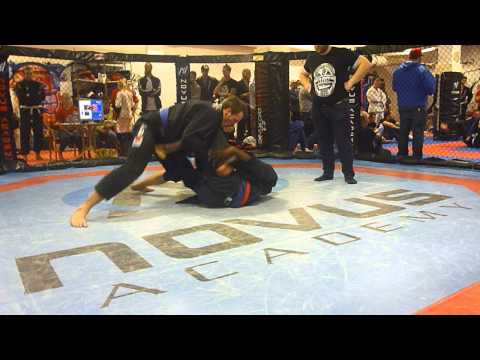 Grotta Grappling '14 Q3 - Tomas Vollros [BJJ +97.5kg Blue - Kamp 2] vs Arnold Short (Finals)