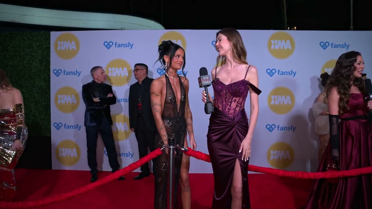 Ellie James poses with Ms. Reid at XMAAwardsLA on the red carpet