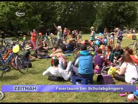 Feierlaune bei Schulabgängern - RAN1