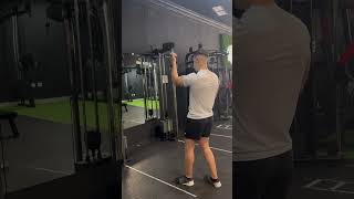 PREDICADOR EN POLEA ALTA UNILATERAL