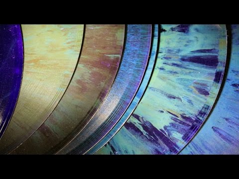 Manufacturing vinyl records - Does recycling cause them to glow under black light?